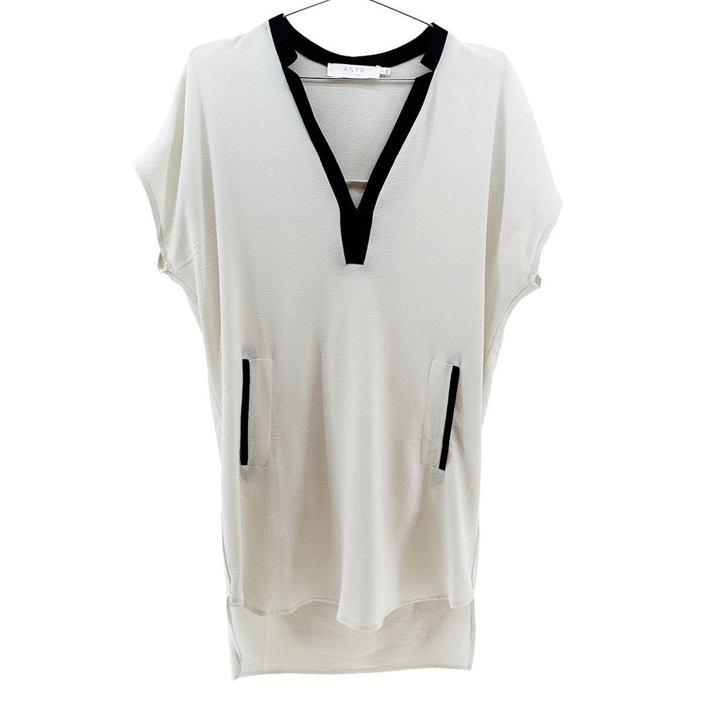 ASTR Crepe Short Sleeve V-neck Shift Dress • Small‎ • white, black